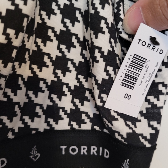 Torrid Active Sports Bra Henley Bralette. NEW! - Picture 4 of 8